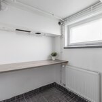 Kodinhoitotilassa on pesukoneelle ja kuivausrummulle paikka. 