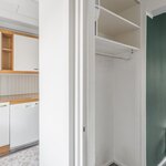 Eteistilassa on vaatesäilytykselle tllaa.