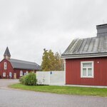 Kellokosken kirkko on aivan vieressä.