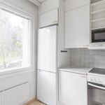 Liesi on uusittu noin vuonna 2018, mikroaaltouuni jää vuokralaisen käyttöön.