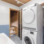 Kylpyhuoneessa on paikka pesutornille.