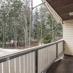 Parvekkeen ilmansuunta on lounas.