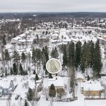 Tapainlinnan koulu n. 1,8 km, Aseman koulu n. 3 km, Kipinä-lulio n. 3,4 km.