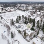 Lähin päiväkoti n. 400 m, Martin koulu n. 500 m.