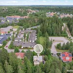 Juna-asema n. 2,9 km. lähin bussipysäkki n. 450 m.