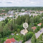 Lähin kauppa n. 500 m. Kauppakeskus Willa n. 2,2 km.