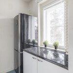 Jääkaappipakastin ja induktioliesi on uusittu v. 2012.