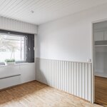 Näkymä Keittiöstä eteisaulan suuntaan.