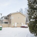 Jokaiselle huoneistolle on tolppapaikka ja lämmin huoneistokohtainen varastotila.