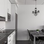 Mikroaaltouuni ja astianpesukone on integroitu. 