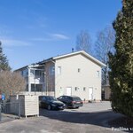 Jokaiselle huoneistolle on tolppapaikka ja lämmin huoneistokohtainen varastotila.