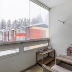 Lasitettu parveke on sisäpihan suuntaan.