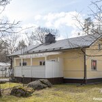 Talo on valmistunut 1957, oma tontti 768 m2, pieni autotalli.