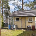 Kylmä pihavarasto on rakennettu v. 2007.