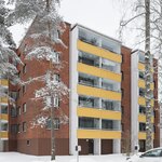 Ikkunat ja parvekovet on uusittu v. 2019.