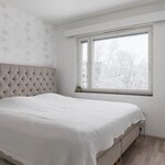 Vaatehuoneen viereinen makuuhuone.