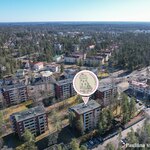 Juna-asema n. 1 km, kauppakeskus Willa n. 1,3 km.