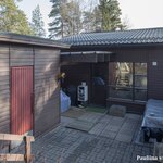 Terassipiha on osittain katettu.