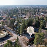 Lähin leikkipaikka n. 300 m, lähin ruokakauppa n. 600 m. 