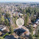 Lähin bussipysäkki n. 350 m, juna-asema (HSL) n. 1,9 km. 