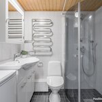 Kylpyhuoneen kalusteet on uusittu v. 2016, pl. wc-istuin.