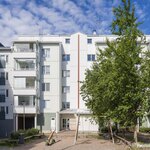 Lasitettu parveke on sisäpihan suuntaan, itään.