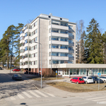 Taloyhtiö saa vuokratuloja liiketiloista ja varastoista.