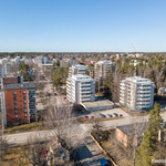 Lähin ruokakauppa n. 350 m, kauppakeskus Willa n. 850 m.