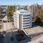 Laurea n. 250 m, Kipinä-lukio n. 900 m, Hyrian Kruunu n. 1,6 km.