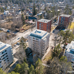 Salonkatu 12 sijaitsee Viertolassa, lähin ruokakauppa n. 350 m, junalle n. 850 m.