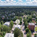 Laurea n. 250 m, Kipinä-lukio n. 900 m, Hyrian Kruunu n. 1,6 km.