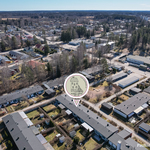 Kilometrin säteellä on päiväkoteja ja kouluja, lukio ja Keuda n. 1,6 km.