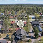 Kävelymatkan päässä päiväkoteja, ala- ja yläkoulu.