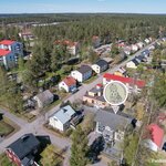 Kaupunkisillan maauimala (Uikku) n. 650 m, ulkoilumaastot lähellä.