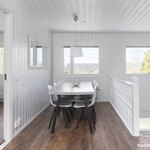 Ruokailutilaan mahtuu hyvin 8 hengen ruokapöytä.