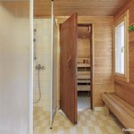 Kylpyhuone ja sauna on remontoitu v. 1990, kuntotarkastuksessa ei havaittu kohonneita kosteusarvoja.