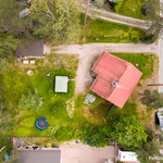 Oma tontti 1080 m2.