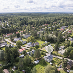 Takoja on rauhallinen pientaloalue lähellä metsäisiä ulkoilureittejä.