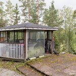 Grillikota, pihasauna ja uima-allas muodostaa viihtyisän keitaan.