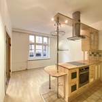 Avokeittiö ja olohuone