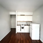 Avokeittiö ja olohuone