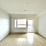 Huone, josta pääsy omalle parvekkeelle.