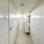 Kylpyhuone, mahdollista asentaa säilytys- tai tasotilaa