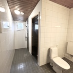 Yläkerran kylpyhuone