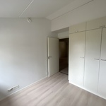 1. makuuhuone yläkerrassa.