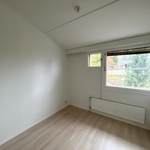 1. makuuhuone yläkerrassa