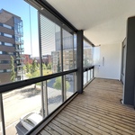 Suuri lasitettu parveke