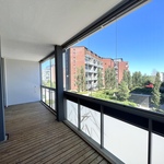 Suuri lasitettu parveke