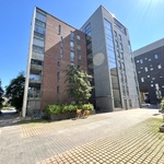 Sisäpiha ja julkisivu