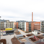 Ikkuna ja näkymät yhtiön sisäpihan suuntaan